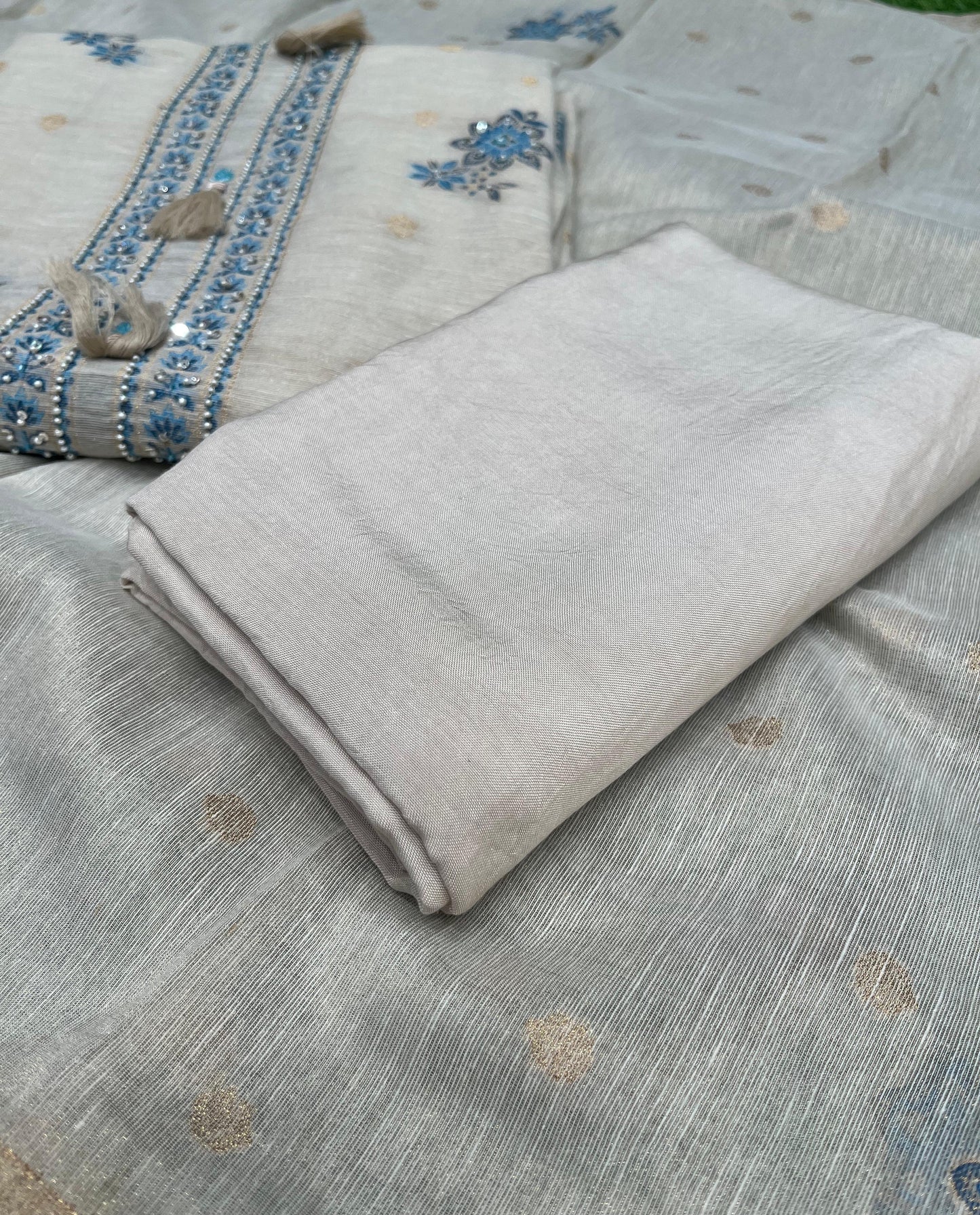 Ethnic collection with this unstitched linen shimmer suit set