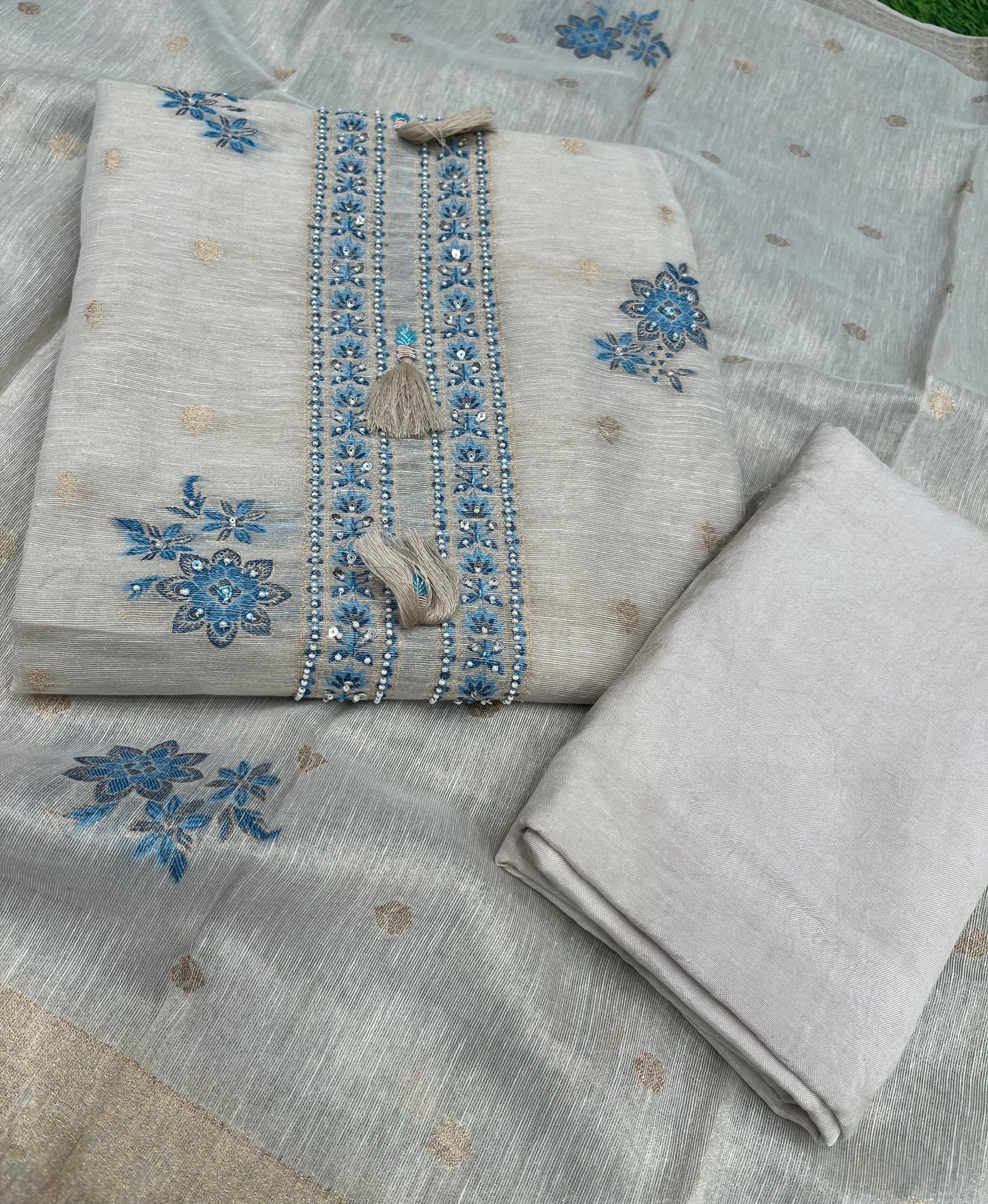 Ethnic collection with this unstitched linen shimmer suit set