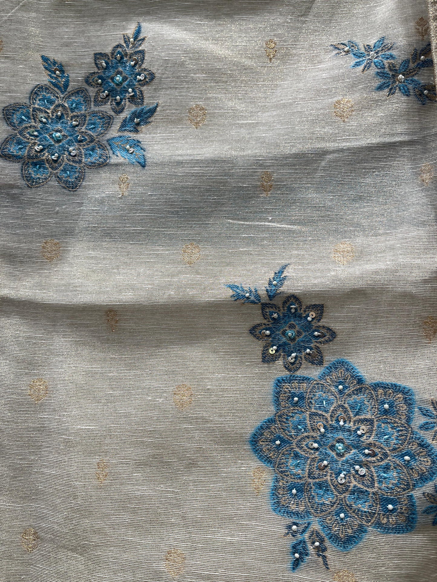 Ethnic collection with this unstitched linen shimmer suit set