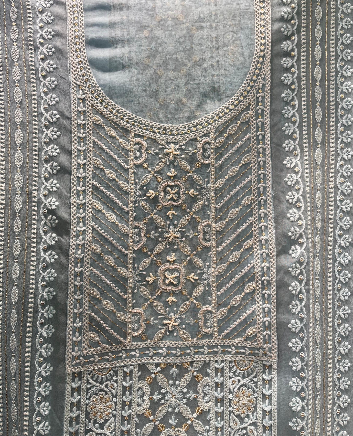 Elevate your ethnic wardrobe with this exquisite