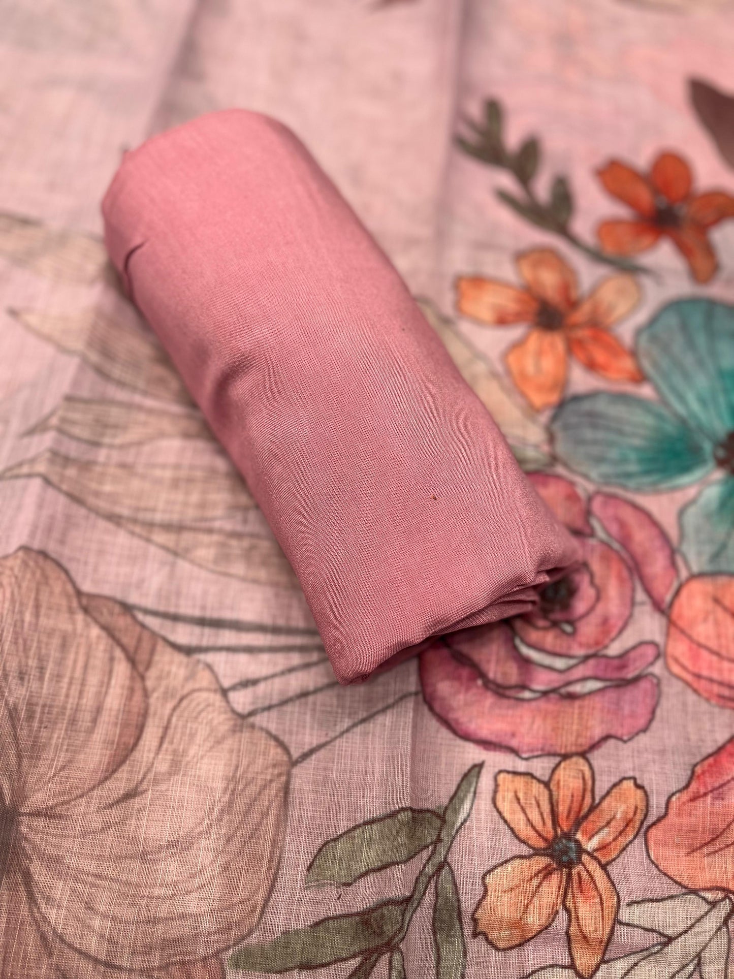 Graceful note print with subtle weaving patterns