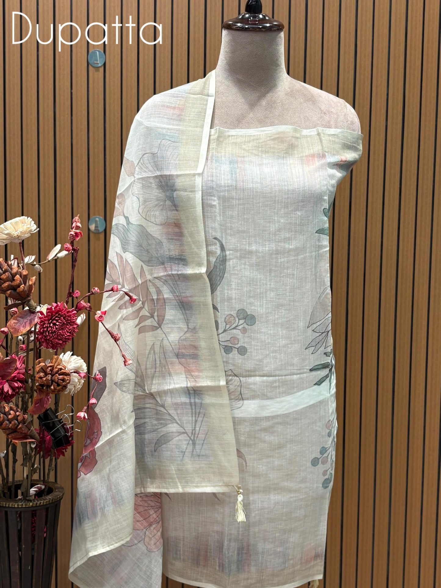 Graceful note print with subtle weaving patterns