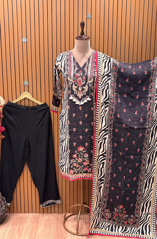 Grace meets glamour in this muslin kurti set