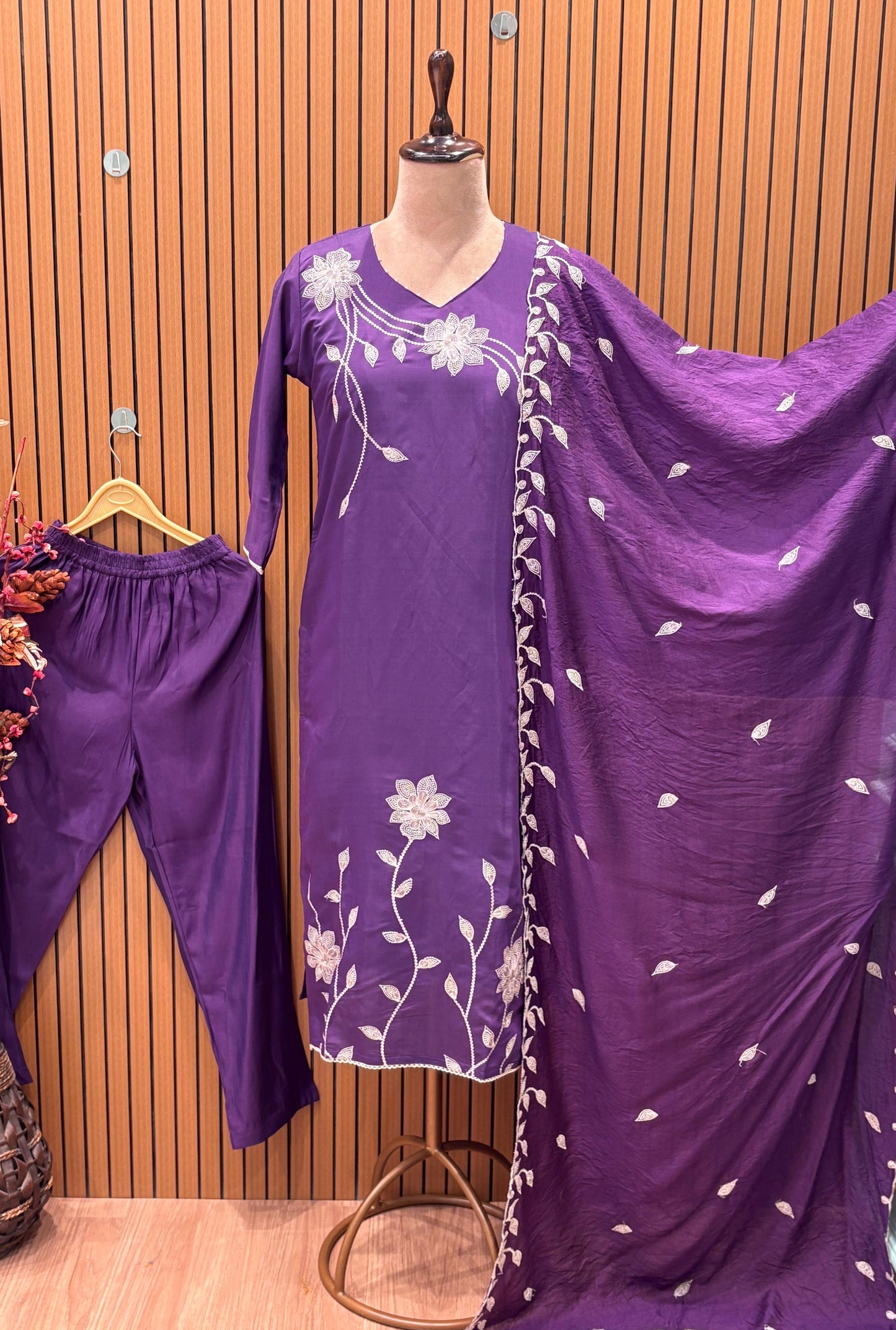 Add charm to your look with this stylish modal cotton kurti set