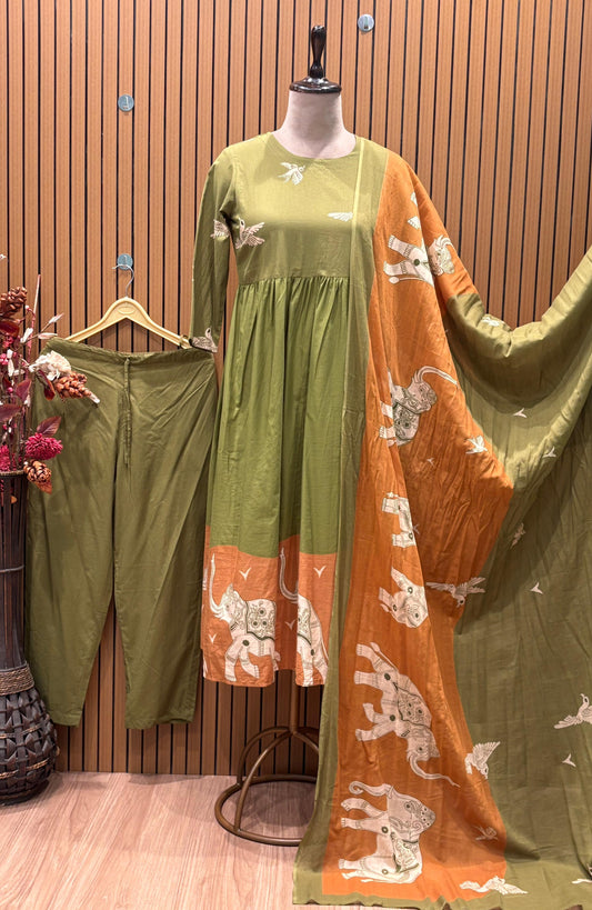 Elevate your festive look with these charming cotton suit