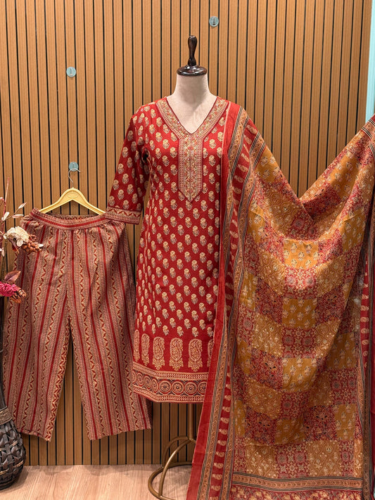 Traditional charm redefined! This cotton kurti set