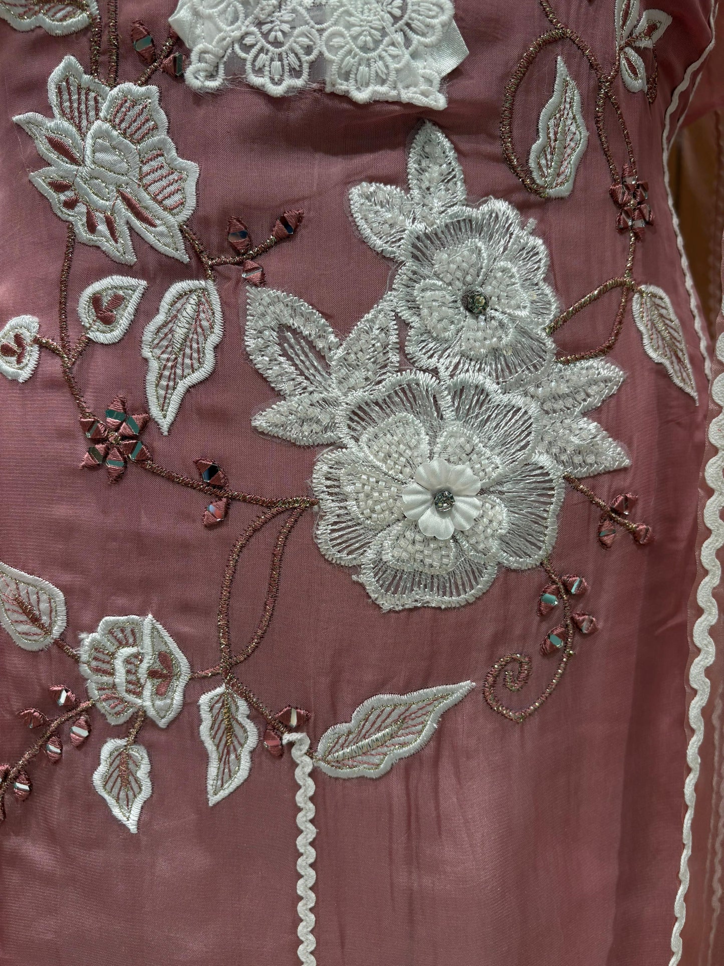 Presenting an elegant unstitched suit set, perfect for graceful day and evening wear