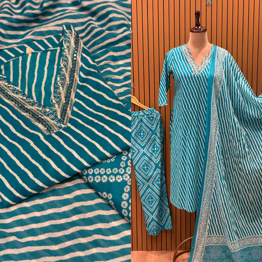 Make a statement in this vibrant turquoise kurti set