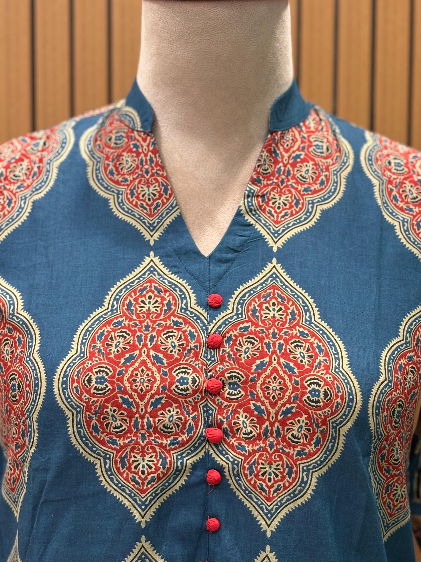 Make a bold statement with this printed cotton kurti