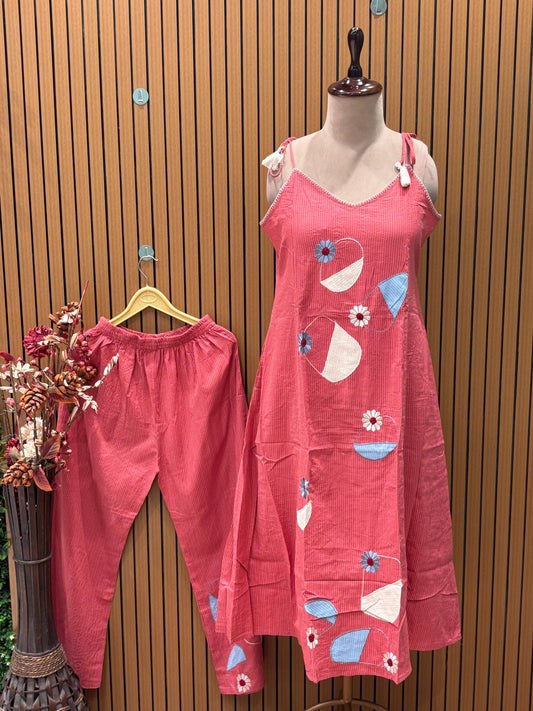 Add charm to your summer wardrobe with our lining cotton kurti-pant set