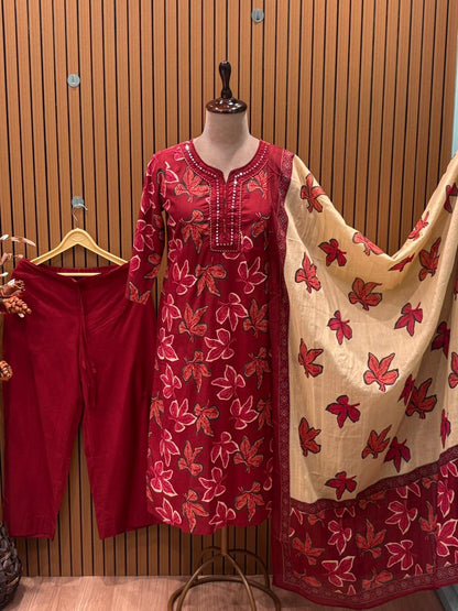 Cotton kurti set in brown & red features leaf prints