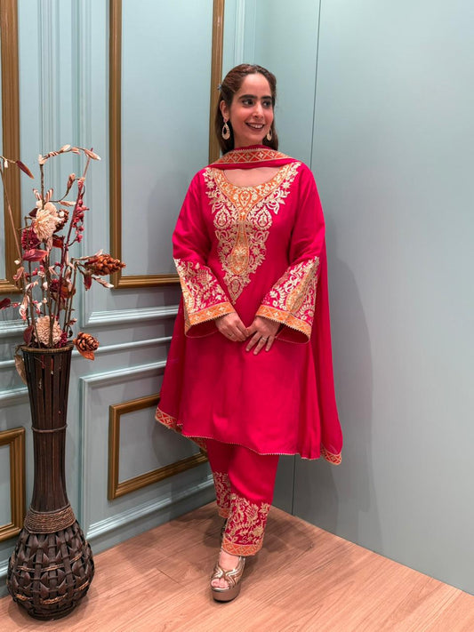 Radiate festive charm in our raw silk kurti set