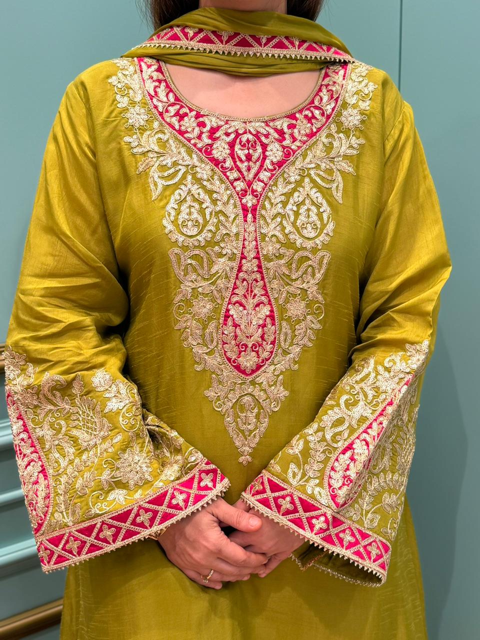 Radiate festive charm in our raw silk kurti set