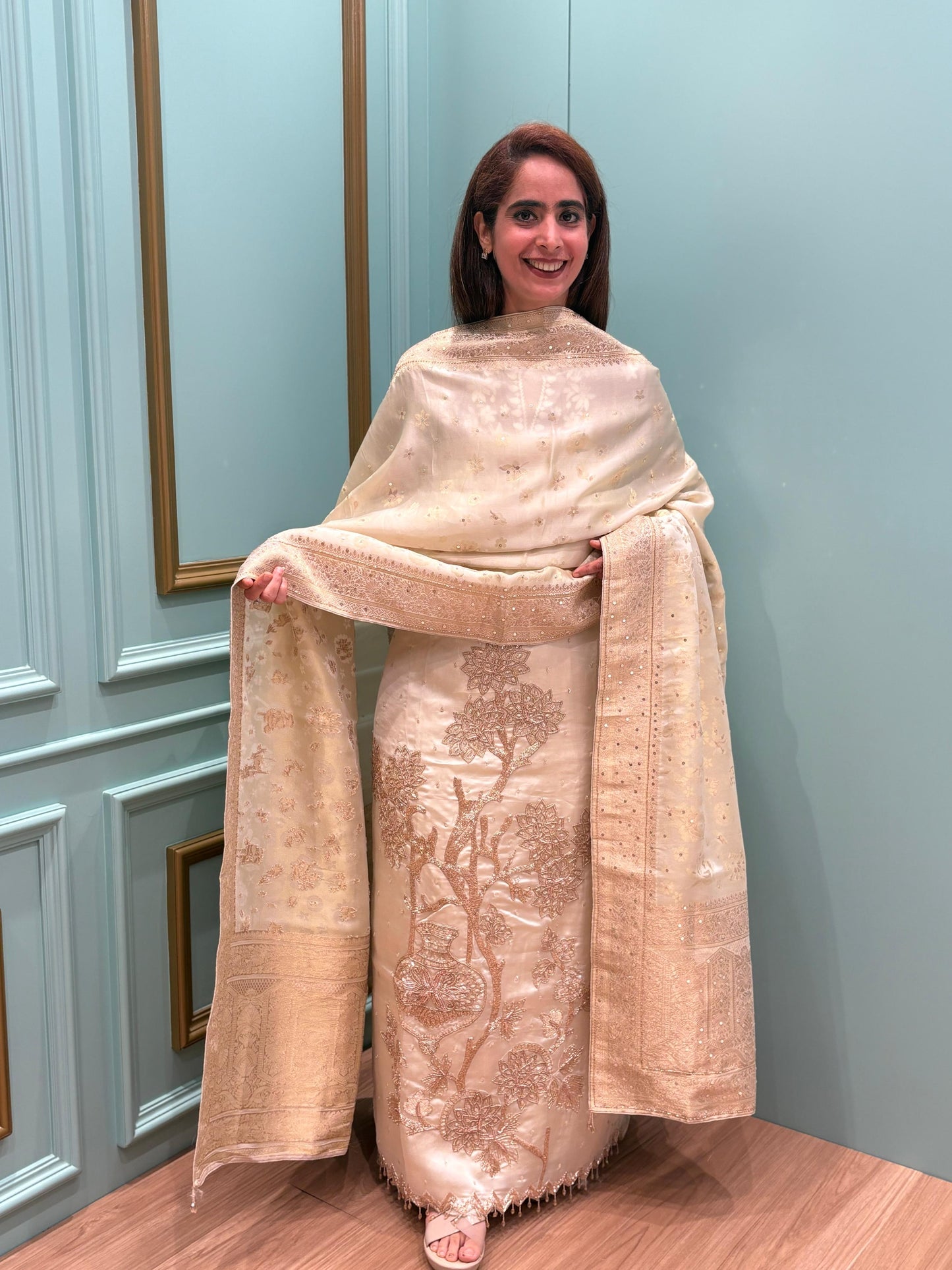 luxurious unstitched suit set crafted in gazzi silk shimmer fabric