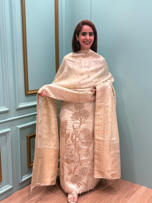 luxurious unstitched suit set crafted in gazzi silk shimmer fabric