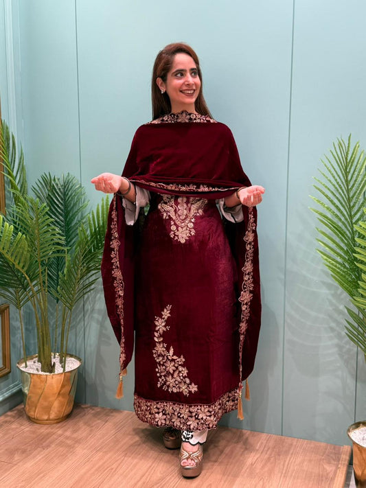 Presenting our luxurious unstitched velvet suit