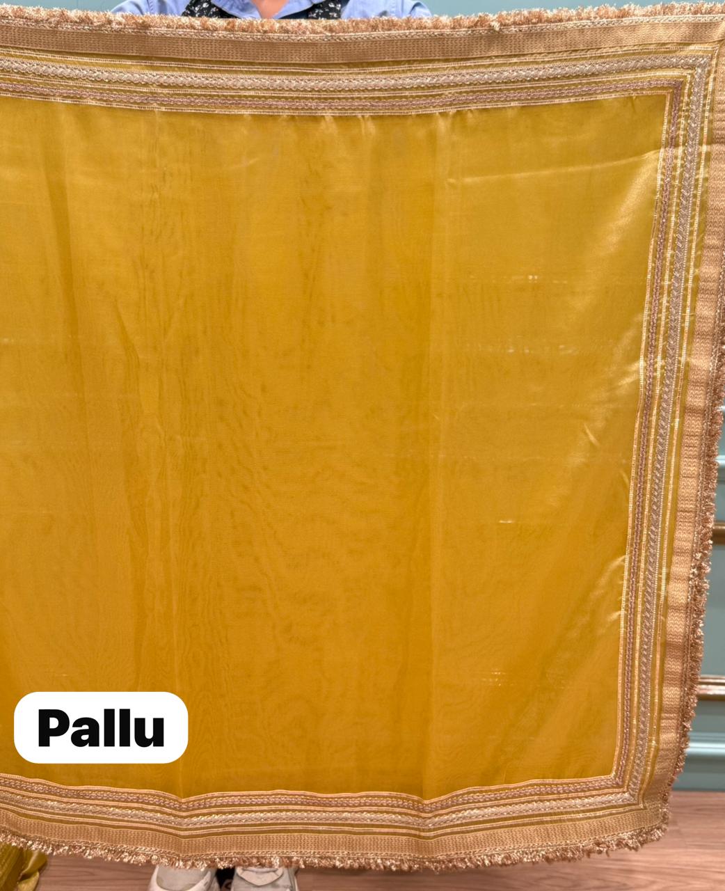 Beautiful running saree comes in premium shimmer organza,