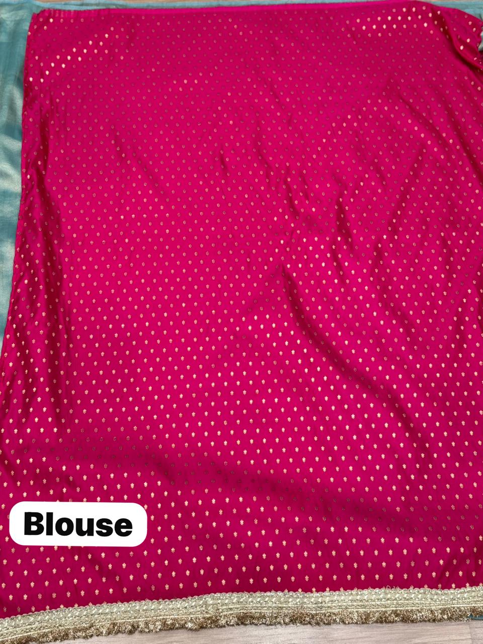 Beautiful running saree comes in premium shimmer organza,