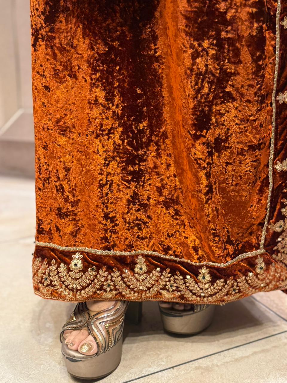 Heavy neckline & sleeves embroidery gives a rich Kashmiri royal look