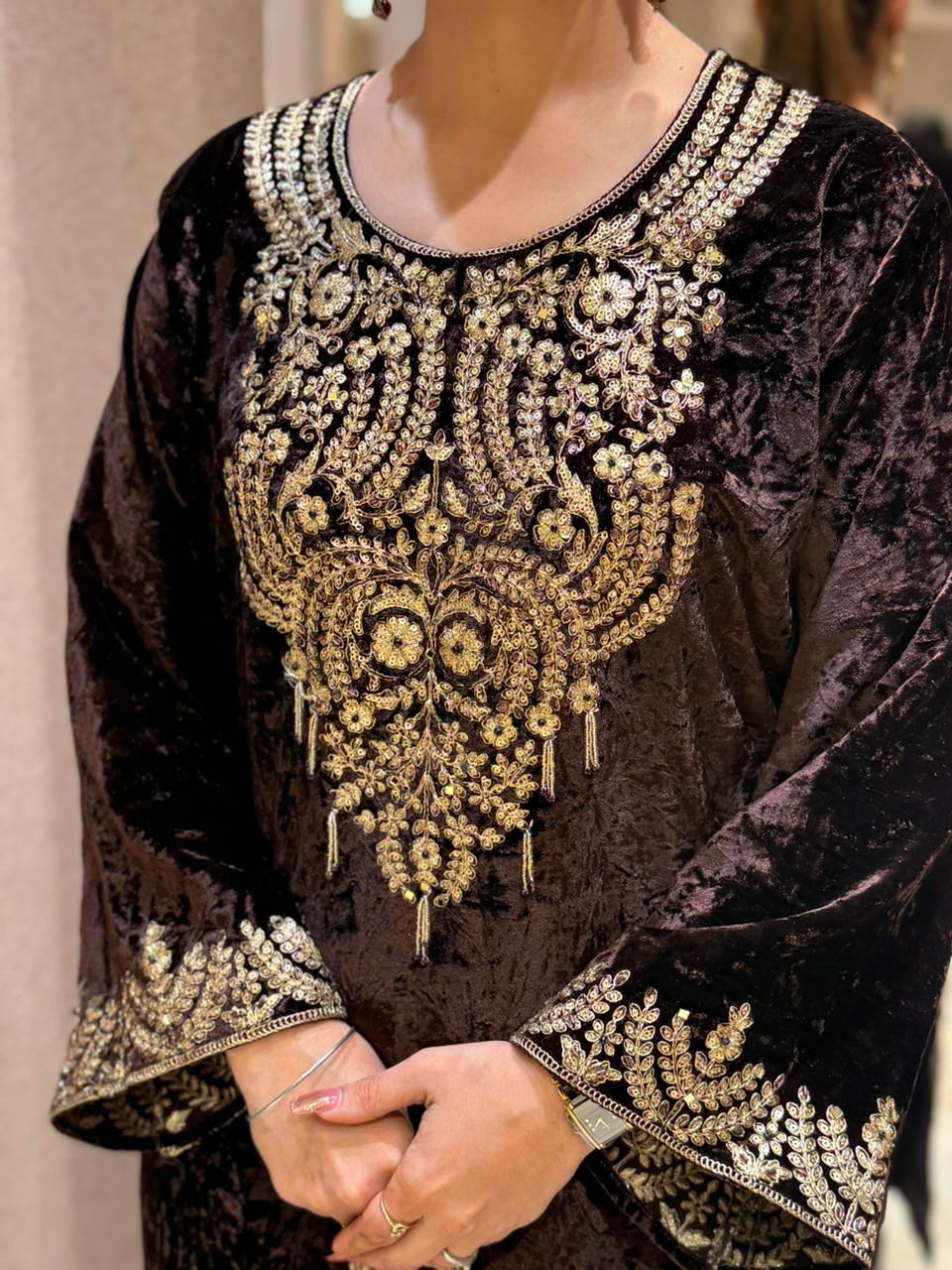 Heavy neckline & sleeves embroidery gives a rich Kashmiri royal look