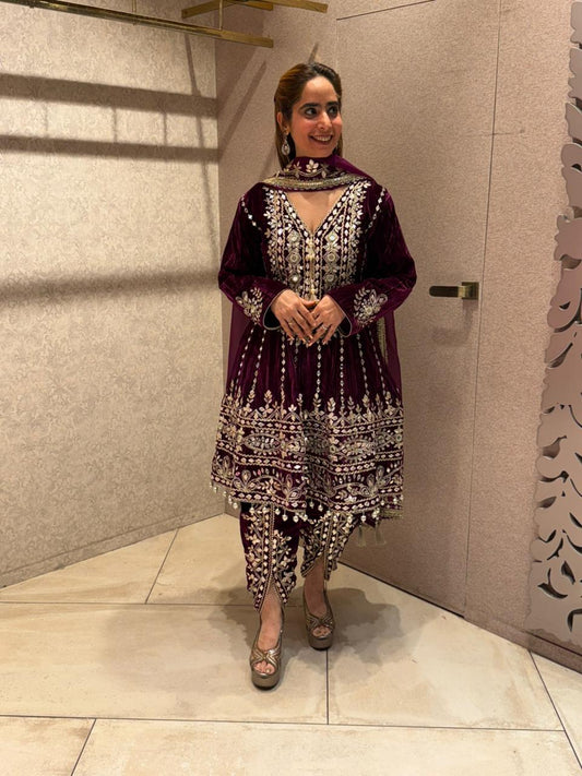 Rich velvet for a royal and luxurious look