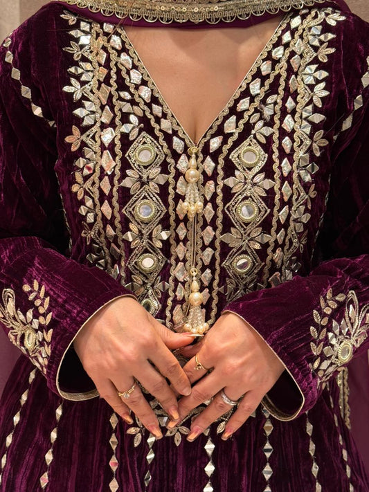 Rich velvet for a royal and luxurious look