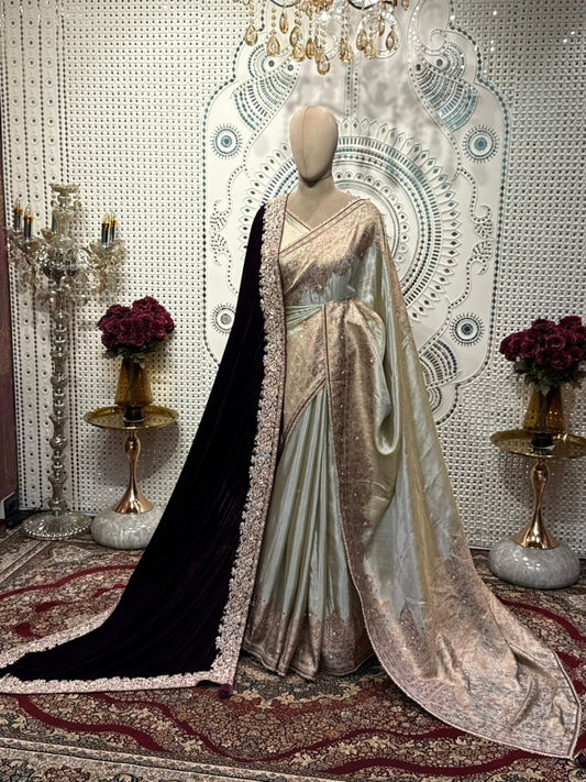 Exquisite saree comes with an unstitched blouse