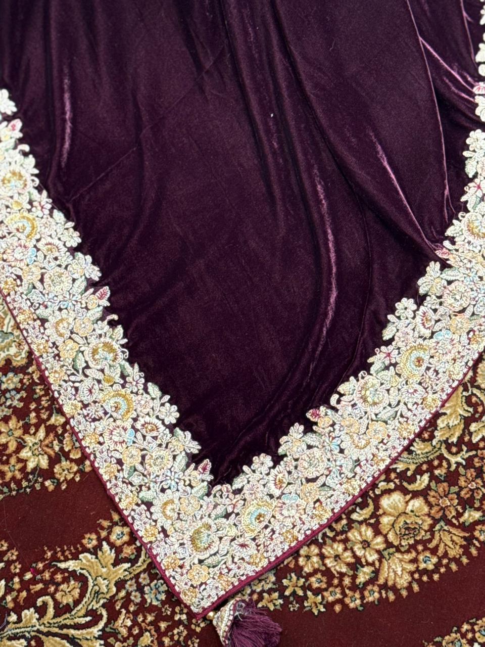 Exquisite saree comes with an unstitched blouse