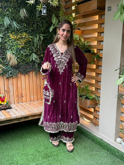 Elegant velvet kurta set is a perfect blend of traditional craftsmanship