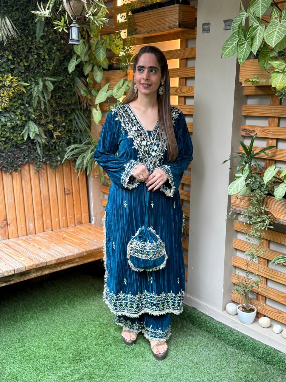 Elegant velvet kurta set is a perfect blend of traditional craftsmanship