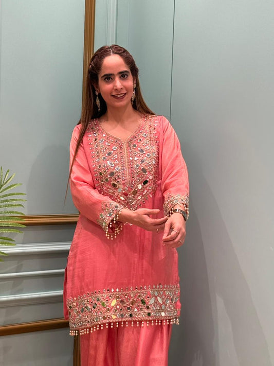 Refined festive elegance to your wardrobe with this stunning short kurta