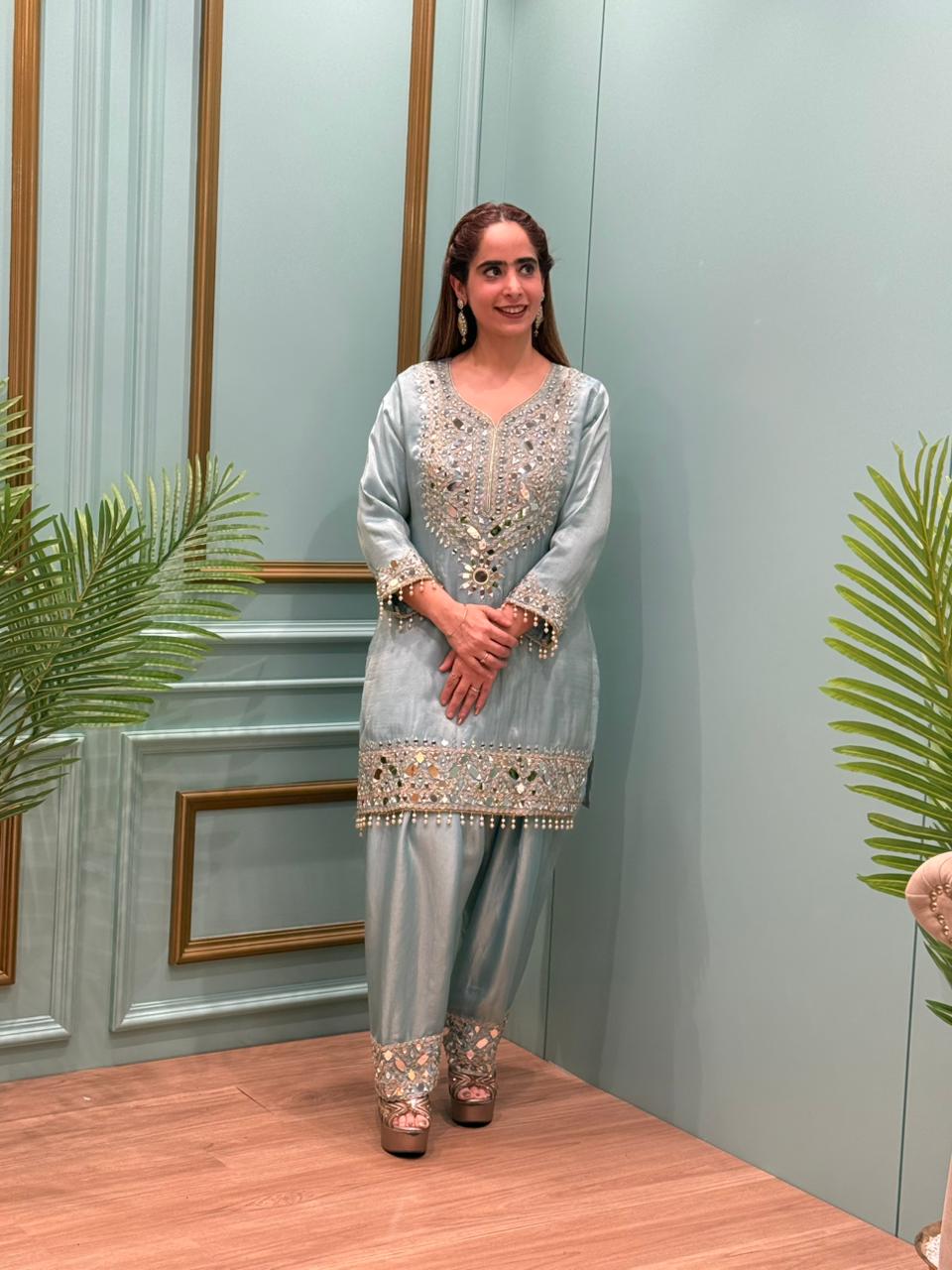 Refined festive elegance to your wardrobe with this stunning short kurta