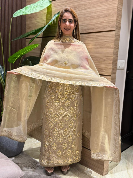 Elegant unstitched fabric suit set is crafted for those who love timeless luxury