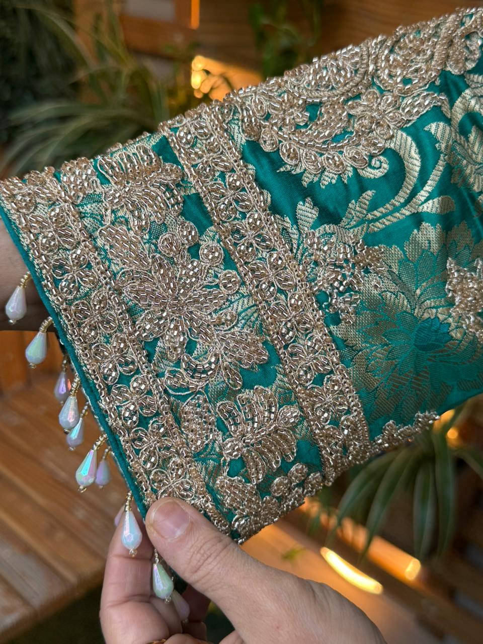 Luxurious brocade kurta set is designed for women