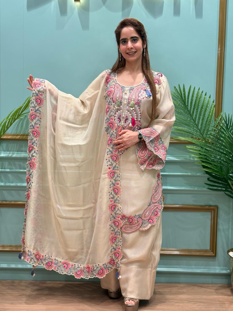 Exquisite kurta set is a perfect blend of elegance