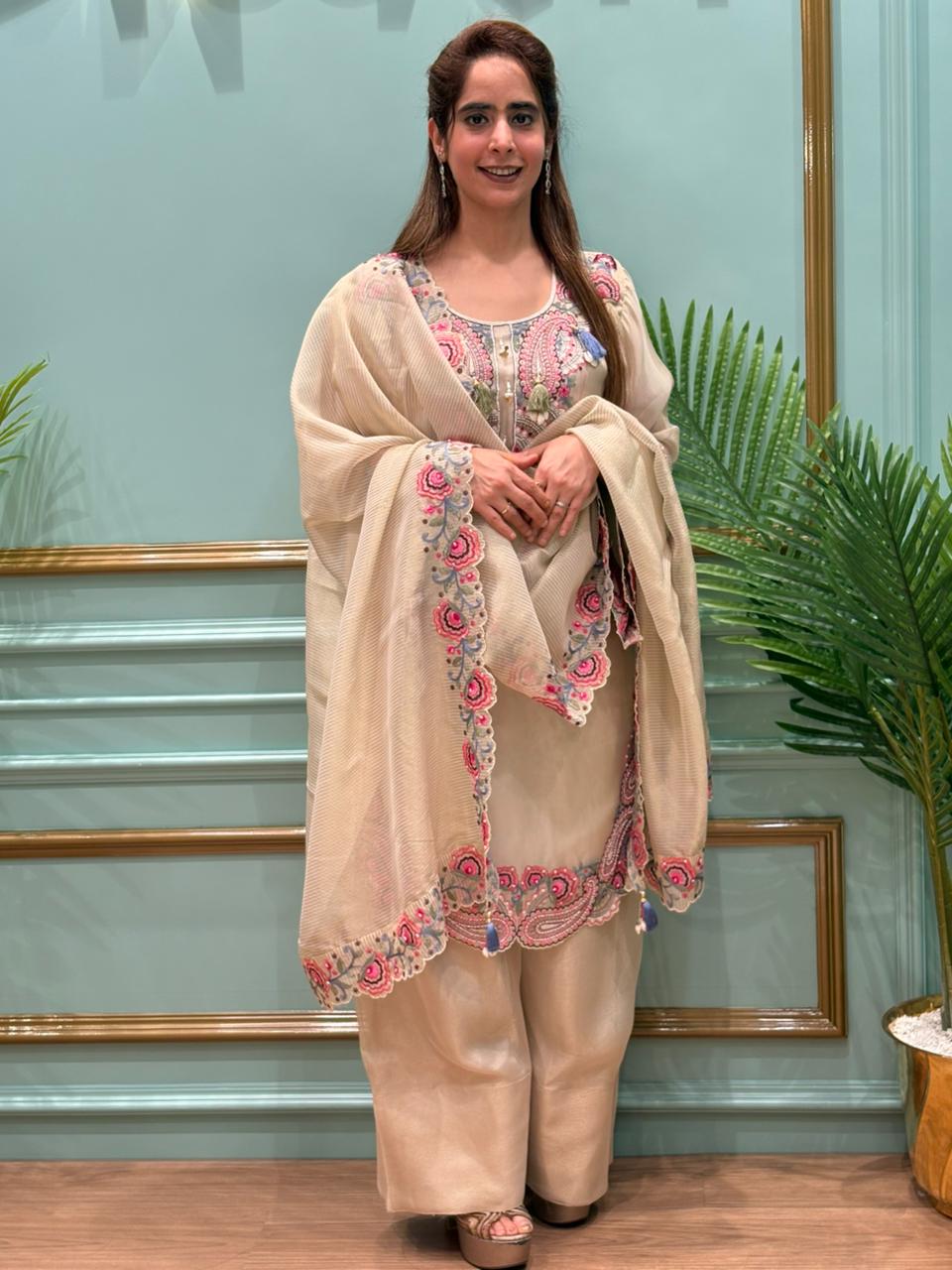 Exquisite kurta set is a perfect blend of elegance