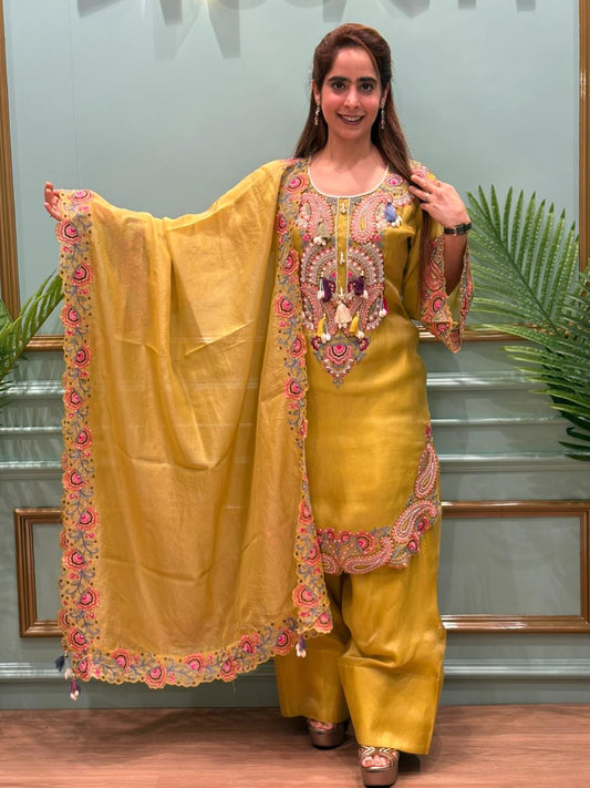 Exquisite kurta set is a perfect blend of elegance