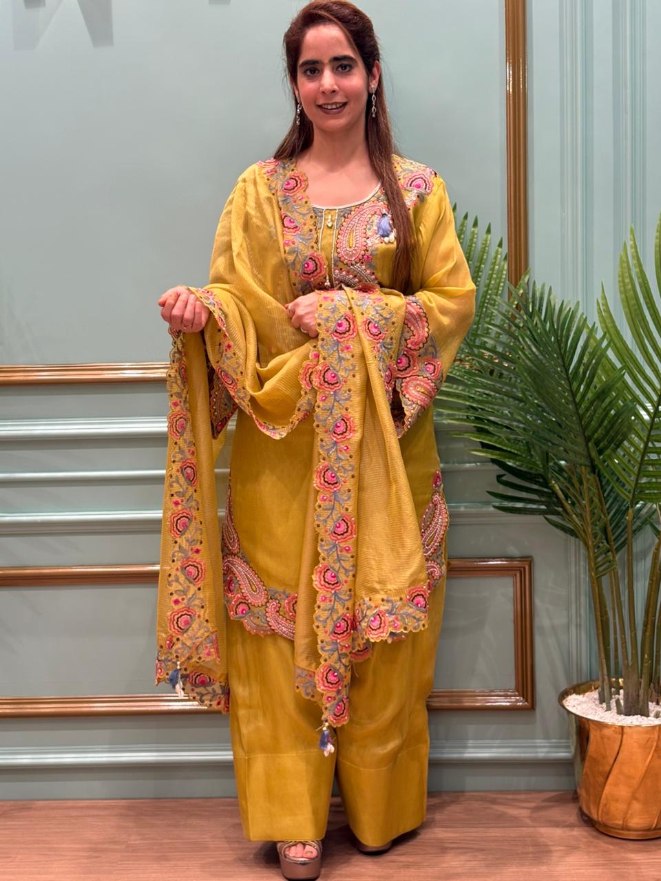 Exquisite kurta set is a perfect blend of elegance