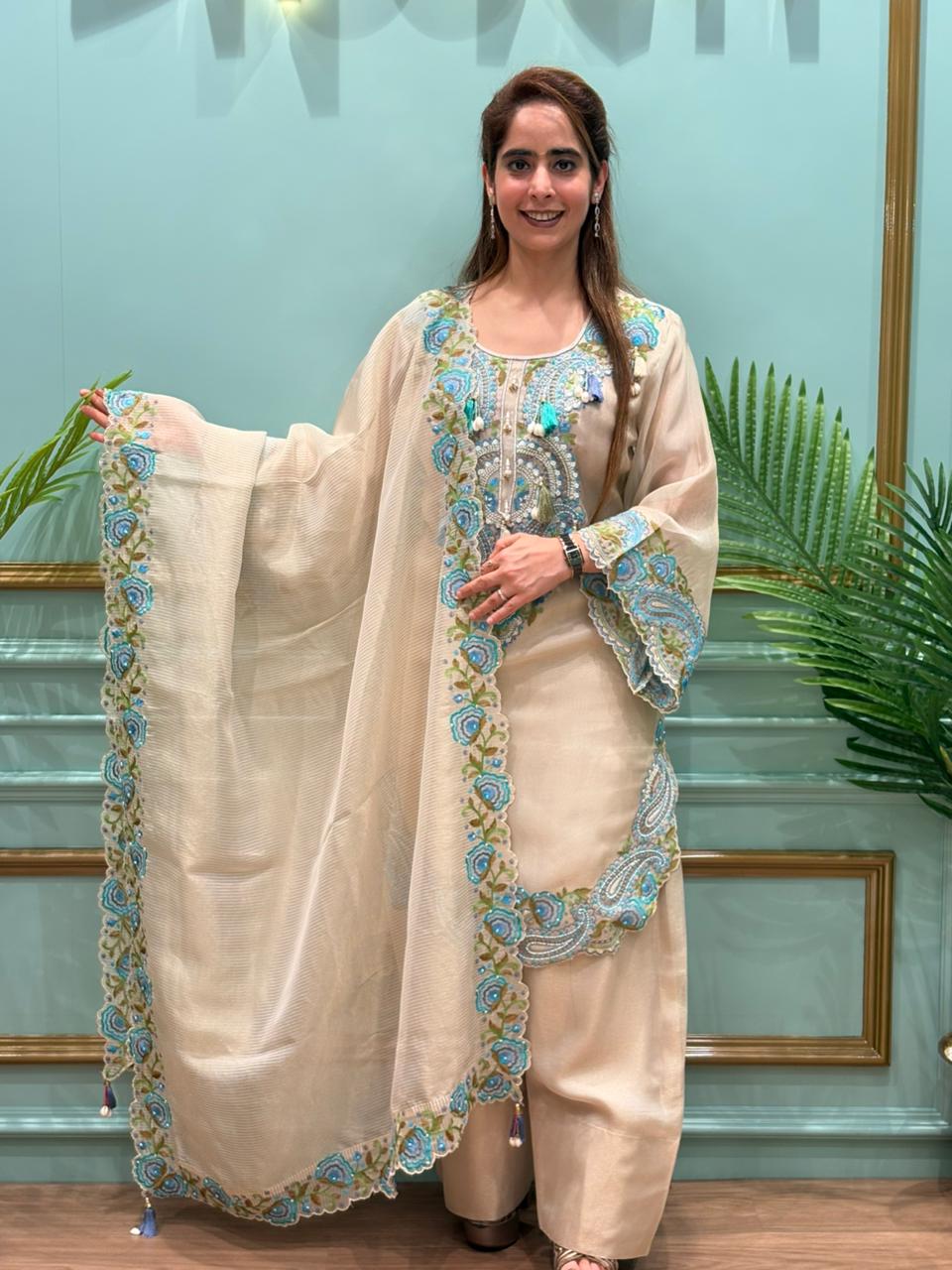 Exquisite kurta set is a perfect blend of elegance