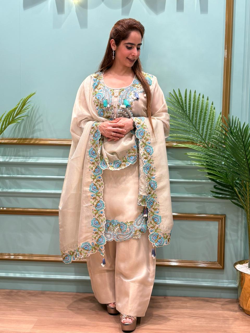 Exquisite kurta set is a perfect blend of elegance