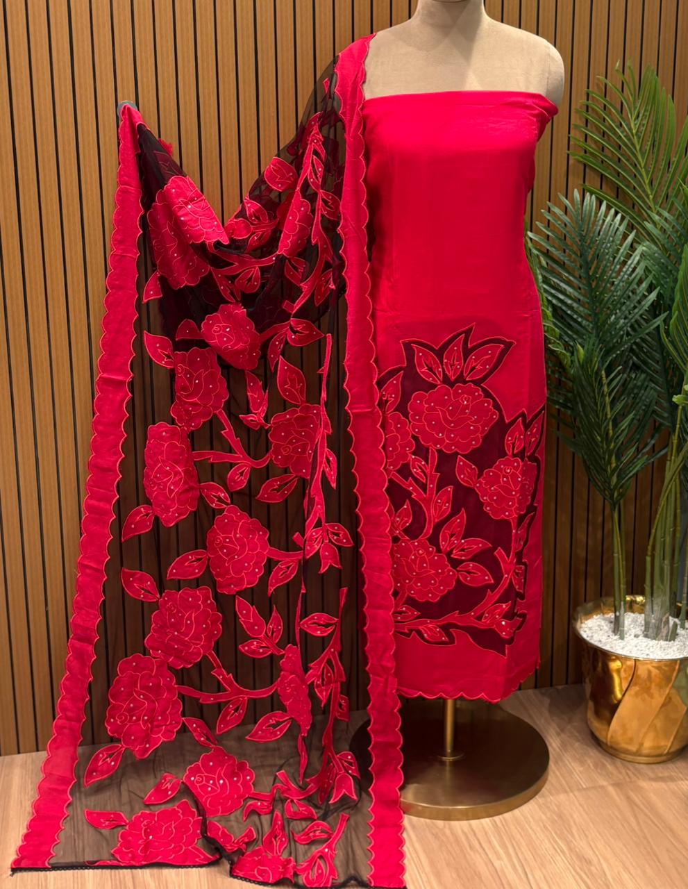 Unstitched suit set is crafted in rich Maheshwari cotton fabric