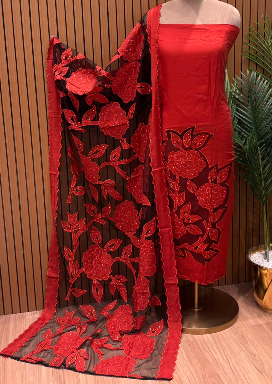 Unstitched suit set is crafted in rich Maheshwari cotton fabric