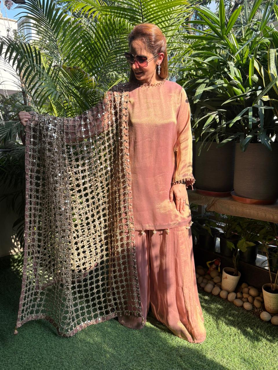 Grace meets effortless glamour in this beautifully crafted kurta set