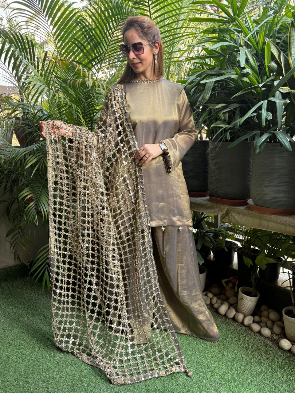 Grace meets effortless glamour in this beautifully crafted kurta set