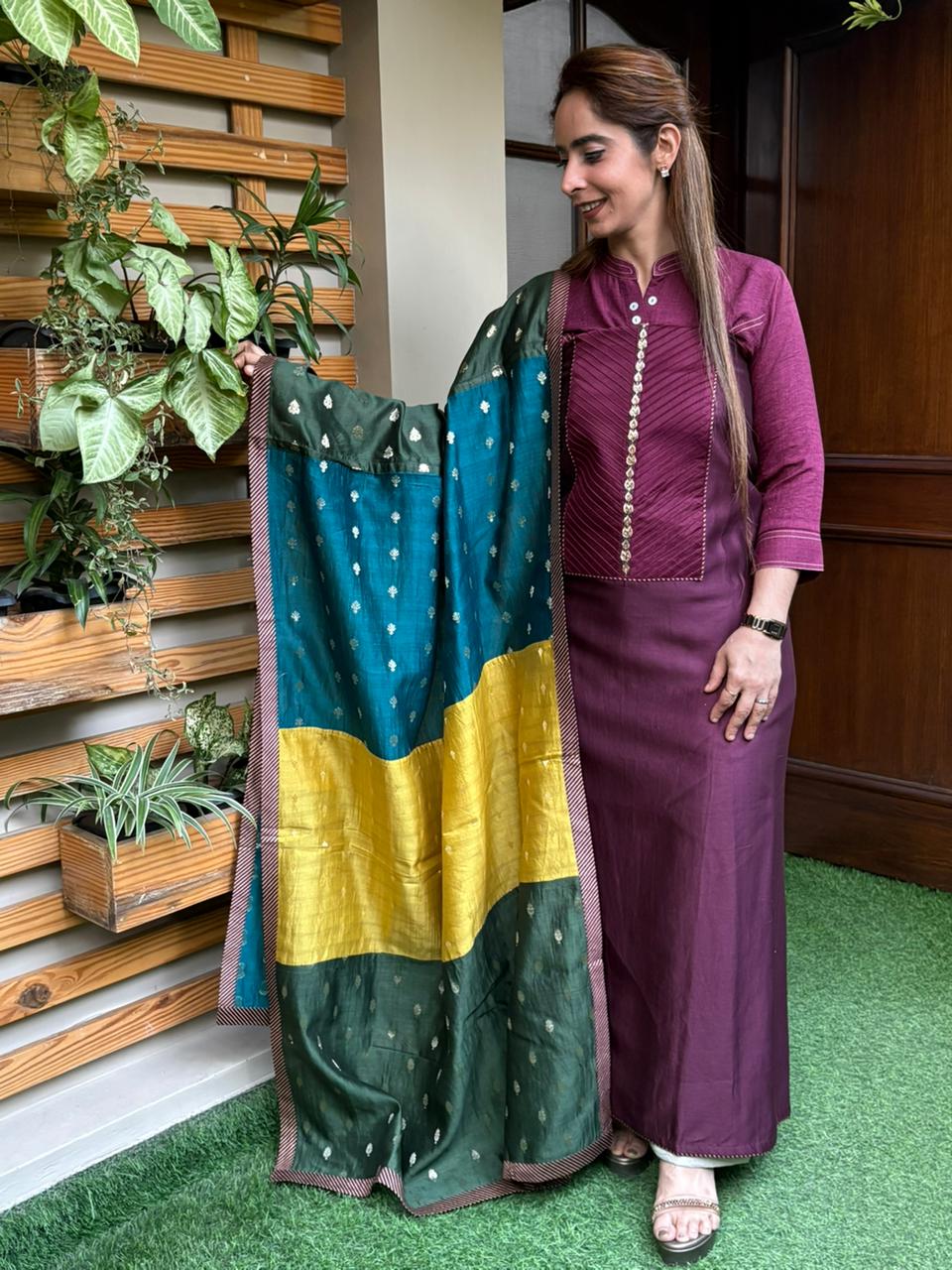 Elegant unstitched suit  is crafted in premium Maheshwari fabric