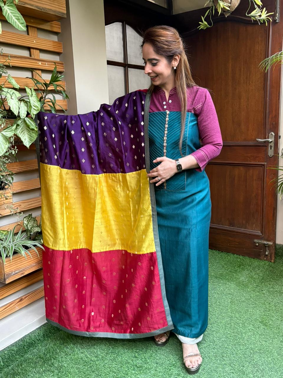 Elegant unstitched suit  is crafted in premium Maheshwari fabric