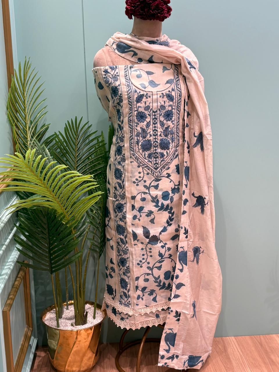 Graceful unstitched suit set is crafted in premium linen cotton fabric