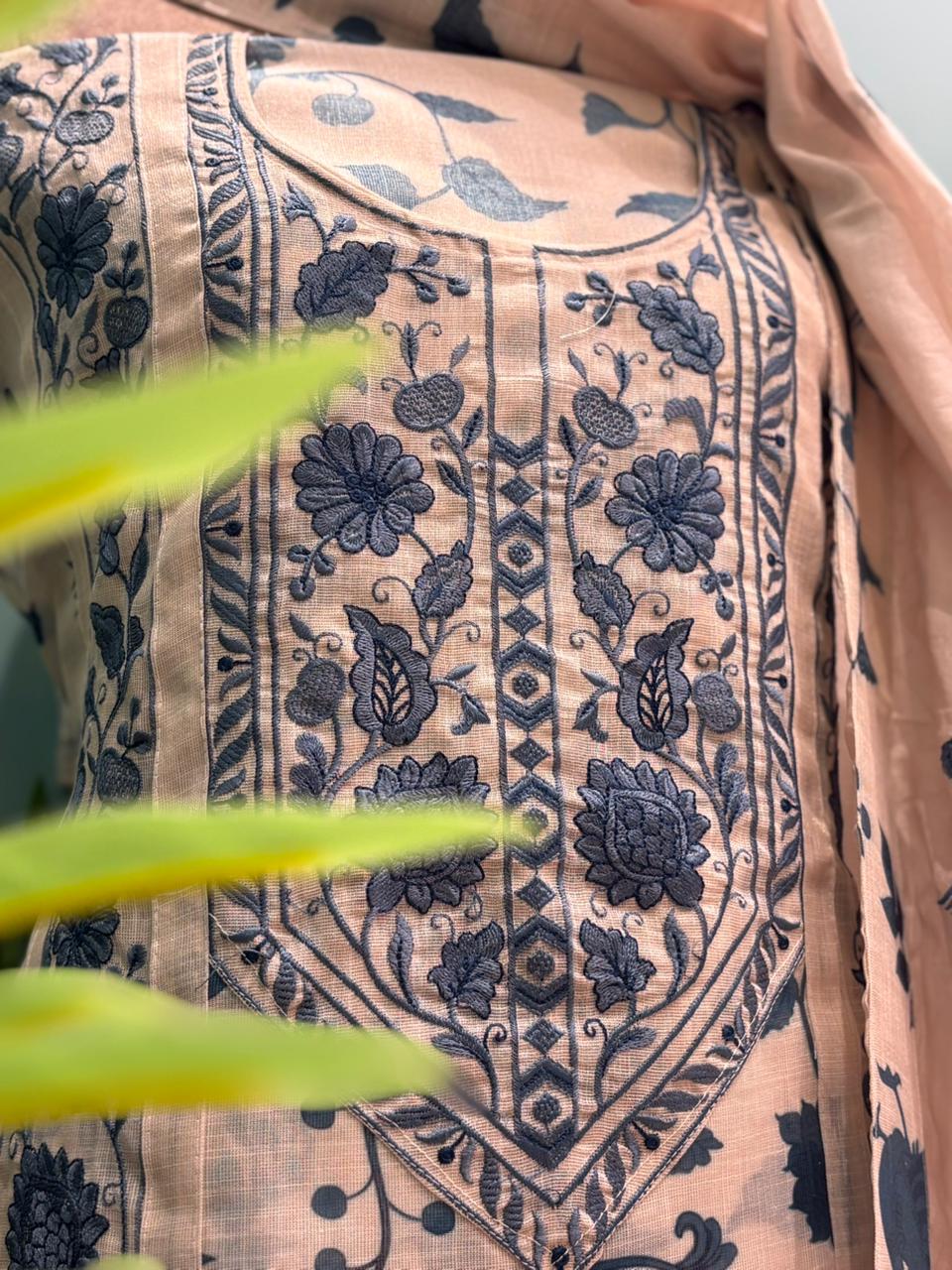 Graceful unstitched suit set is crafted in premium linen cotton fabric