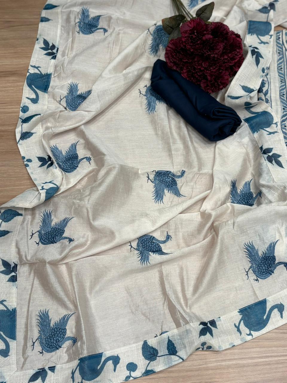 Graceful unstitched suit set is crafted in premium linen cotton fabric