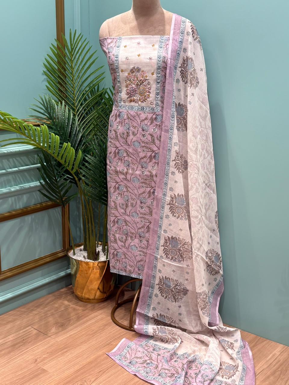 Graceful unstitched suit set is crafted in soft cotton fabric